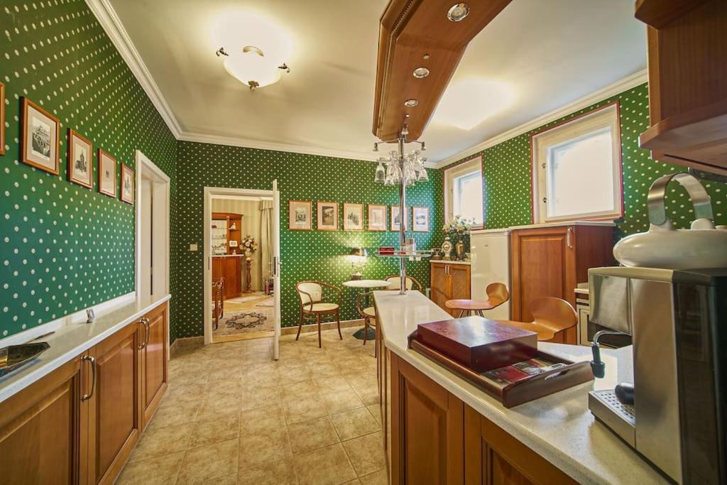 Retro 700sqm Indoor-pool, Sauna, Bbq, Table Soccer Villa