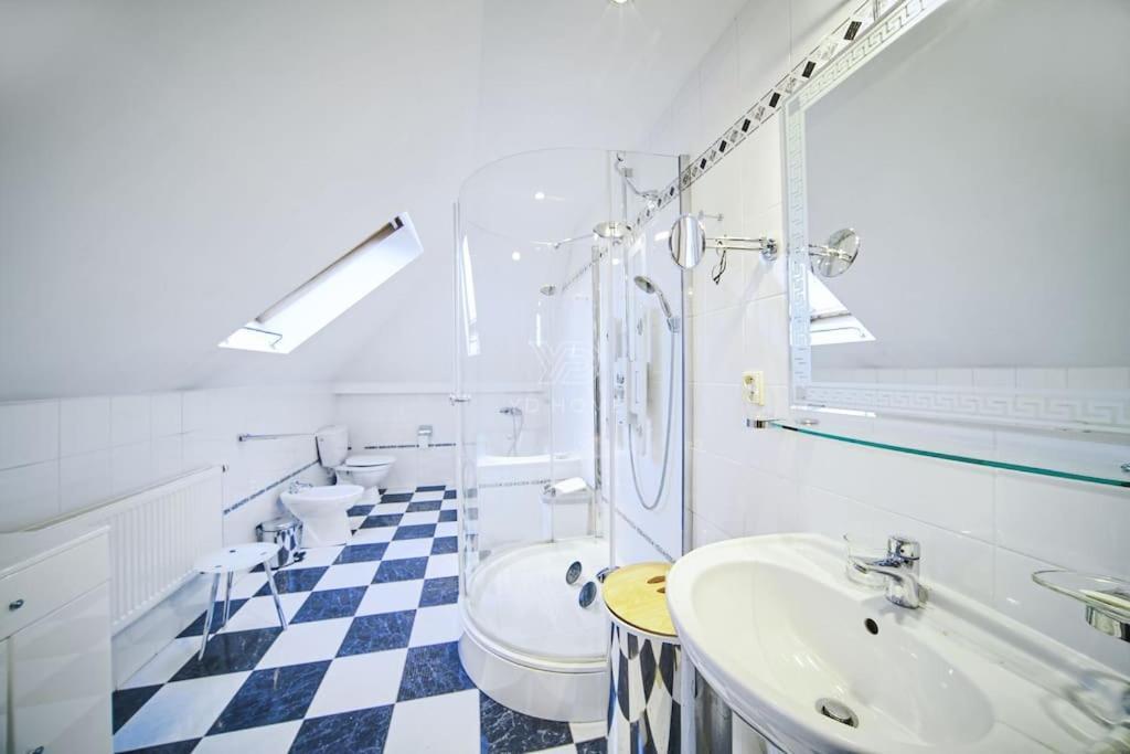 Villa Retro 700sqm Indoor-pool, Sauna, Bbq, Table Soccer