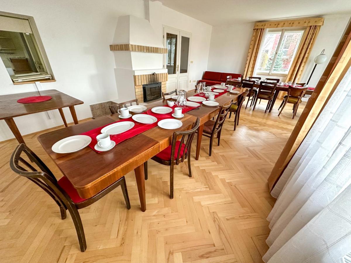 Villa Retro 700sqm Indoor-pool, Sauna, Bbq, Table Soccer *