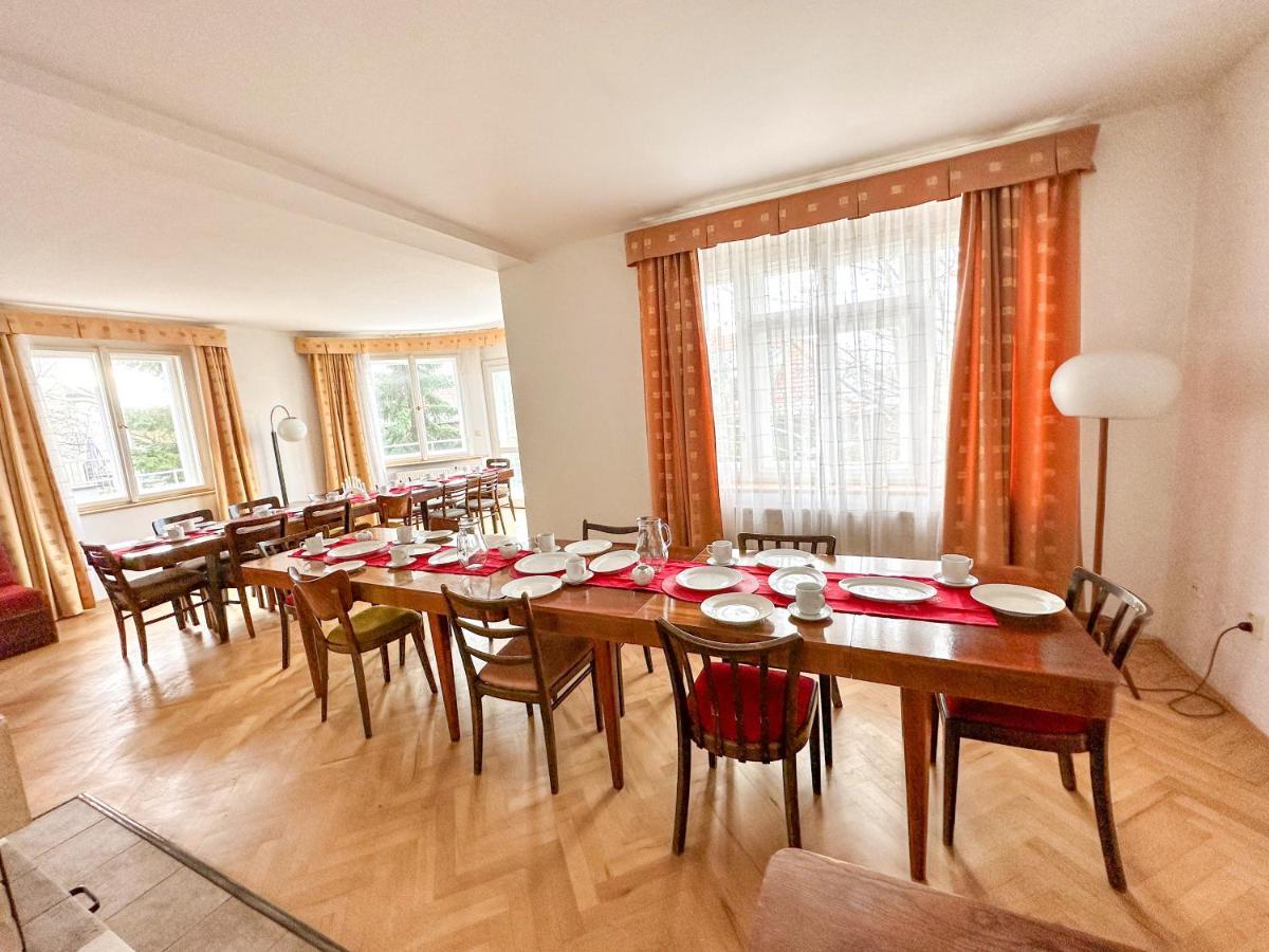 Villa Retro 700sqm Indoor-pool, Sauna, Bbq, Table Soccer Praga