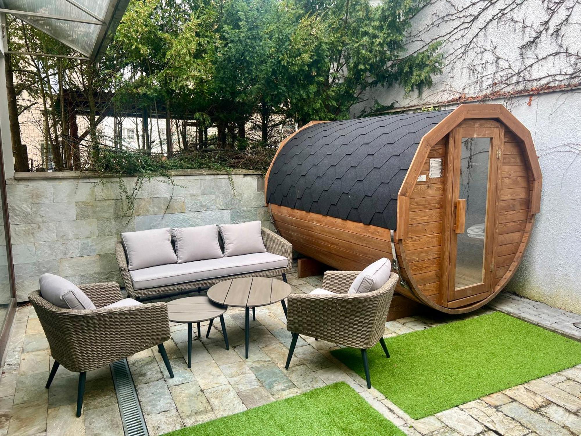 Villa Retro 700sqm Indoor-pool, Sauna, Bbq, Table Soccer *