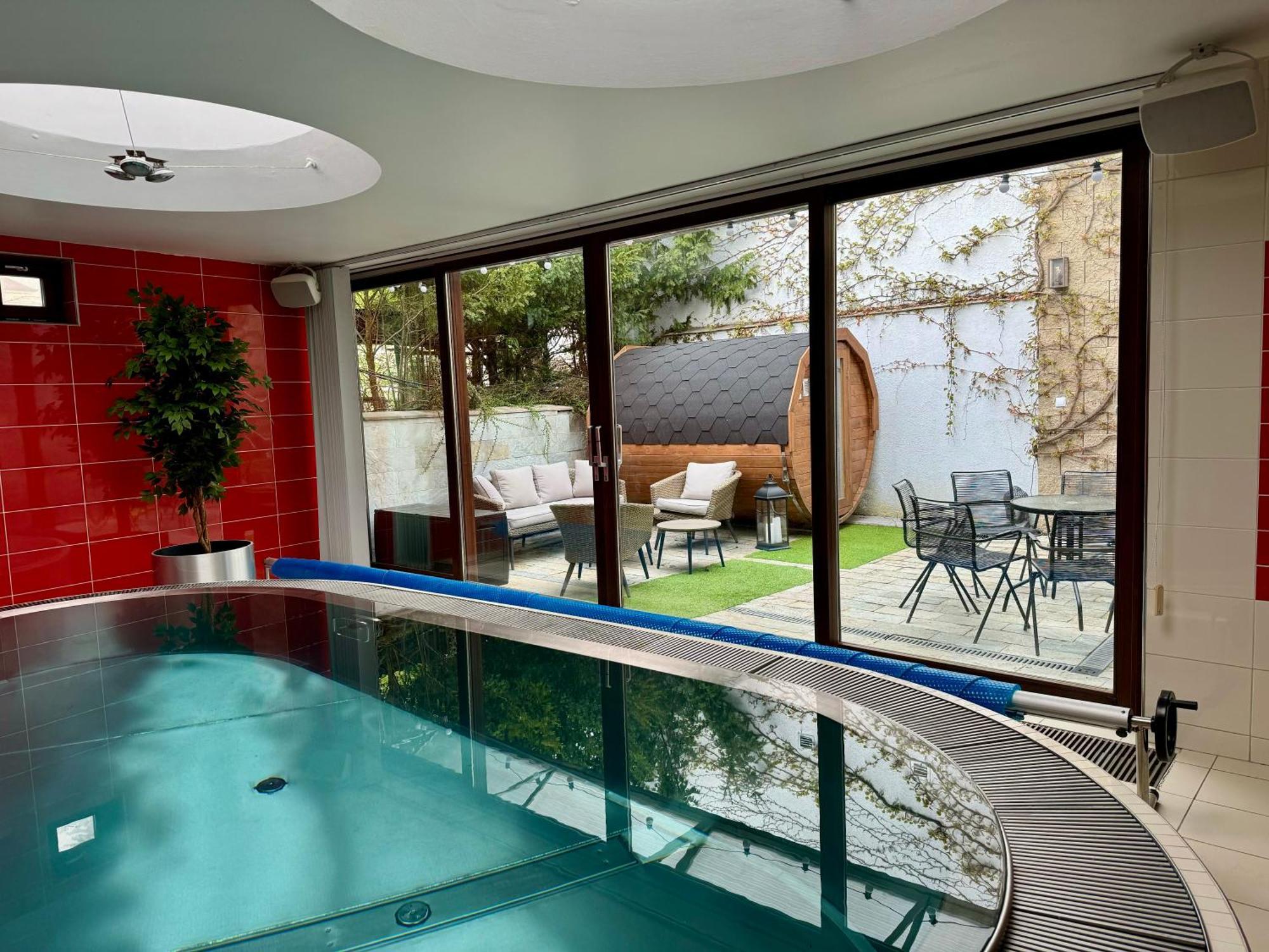 Villa Retro 700sqm Indoor-pool, Sauna, Bbq, Table Soccer Praga