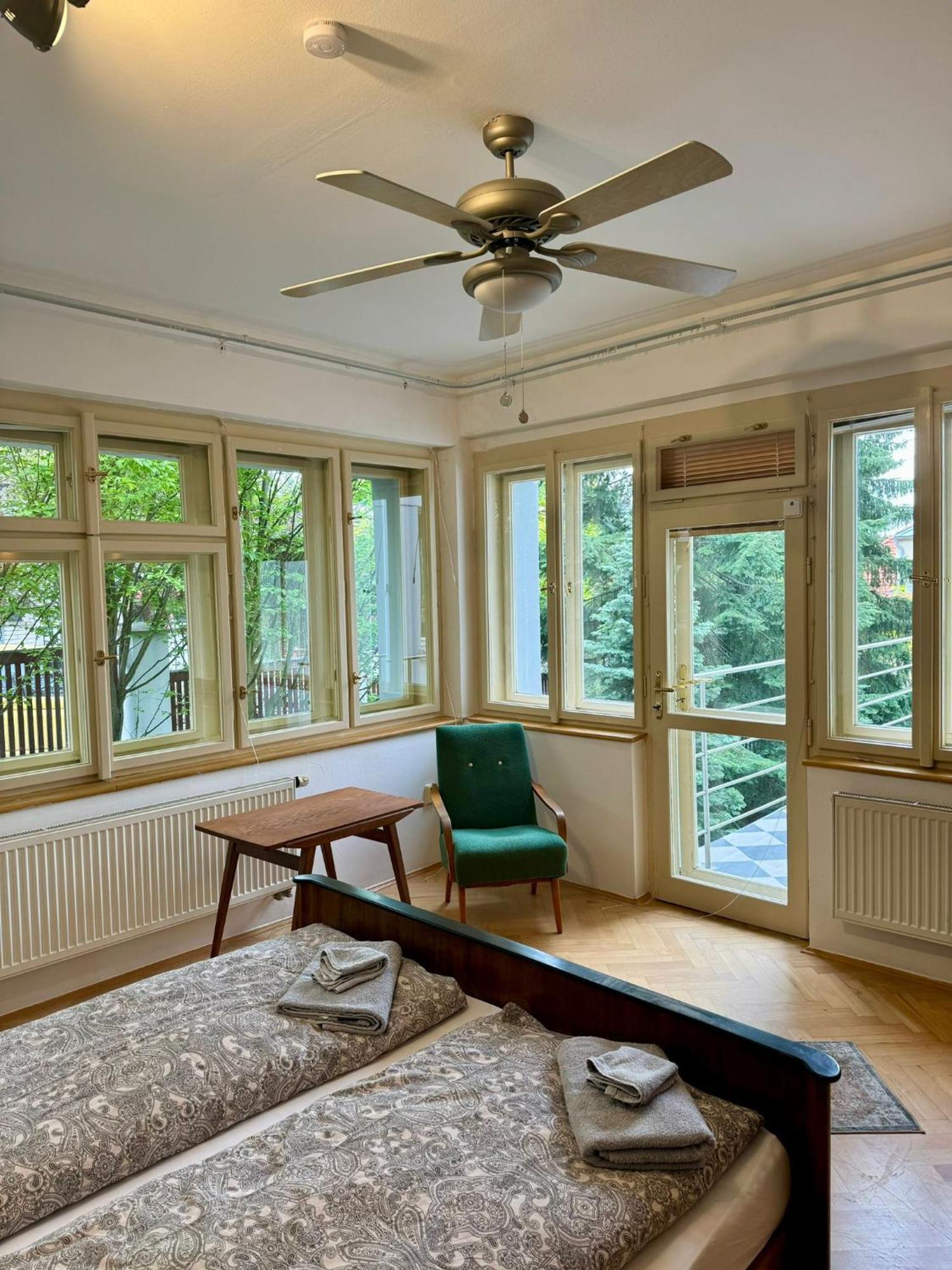 Retro 700sqm Indoor-pool, Sauna, Bbq, Table Soccer Praga