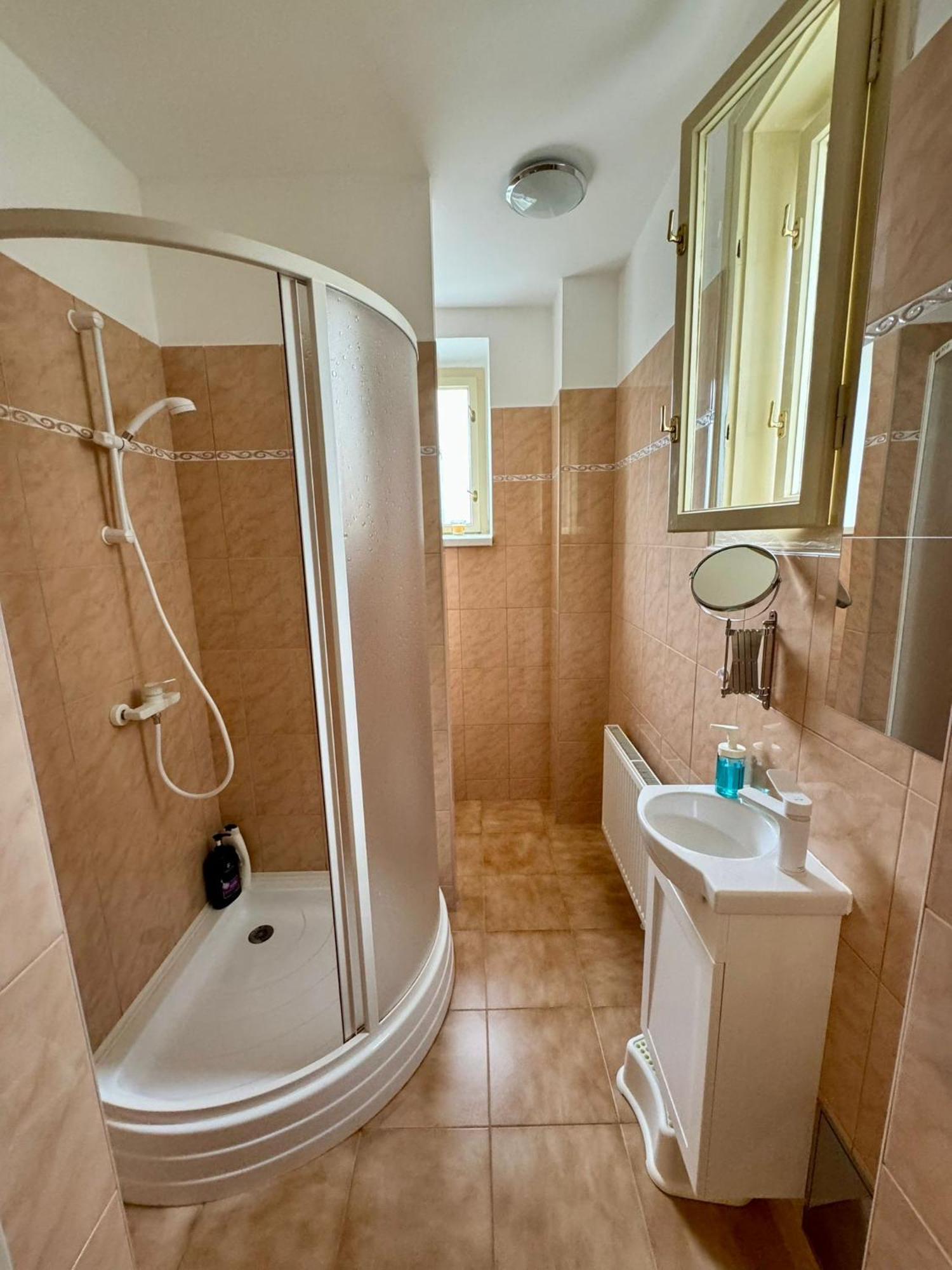 Retro 700sqm Indoor-pool, Sauna, Bbq, Table Soccer Villa *