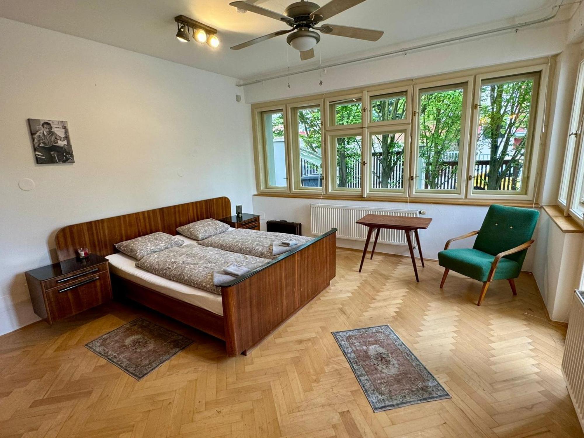 Villa Retro 700sqm Indoor-pool, Sauna, Bbq, Table Soccer